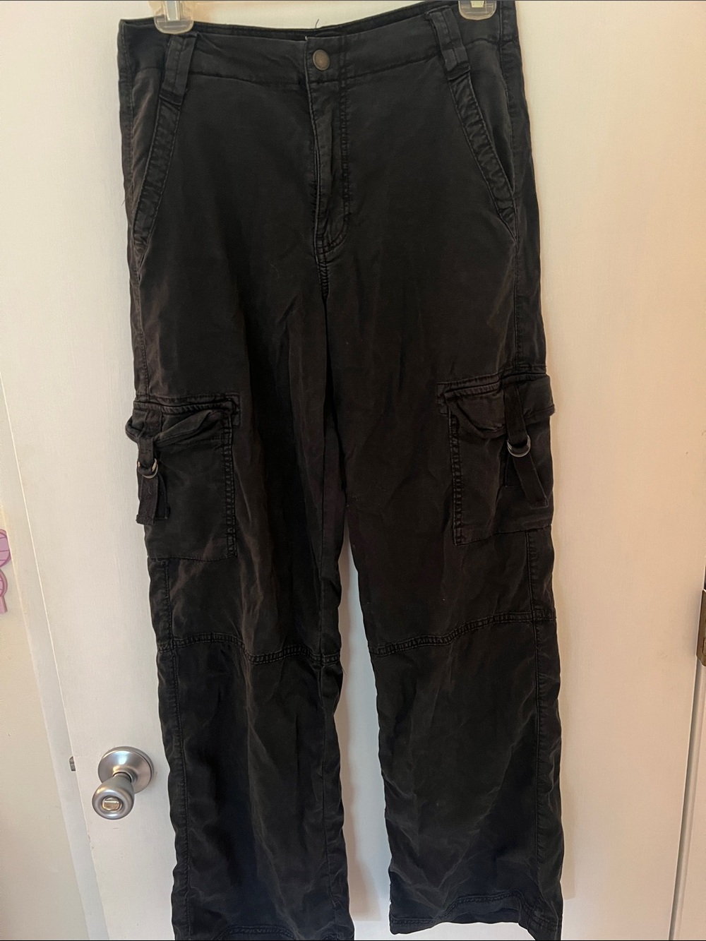 American Eagle Outfitters Women’s Cargo Pants — Black